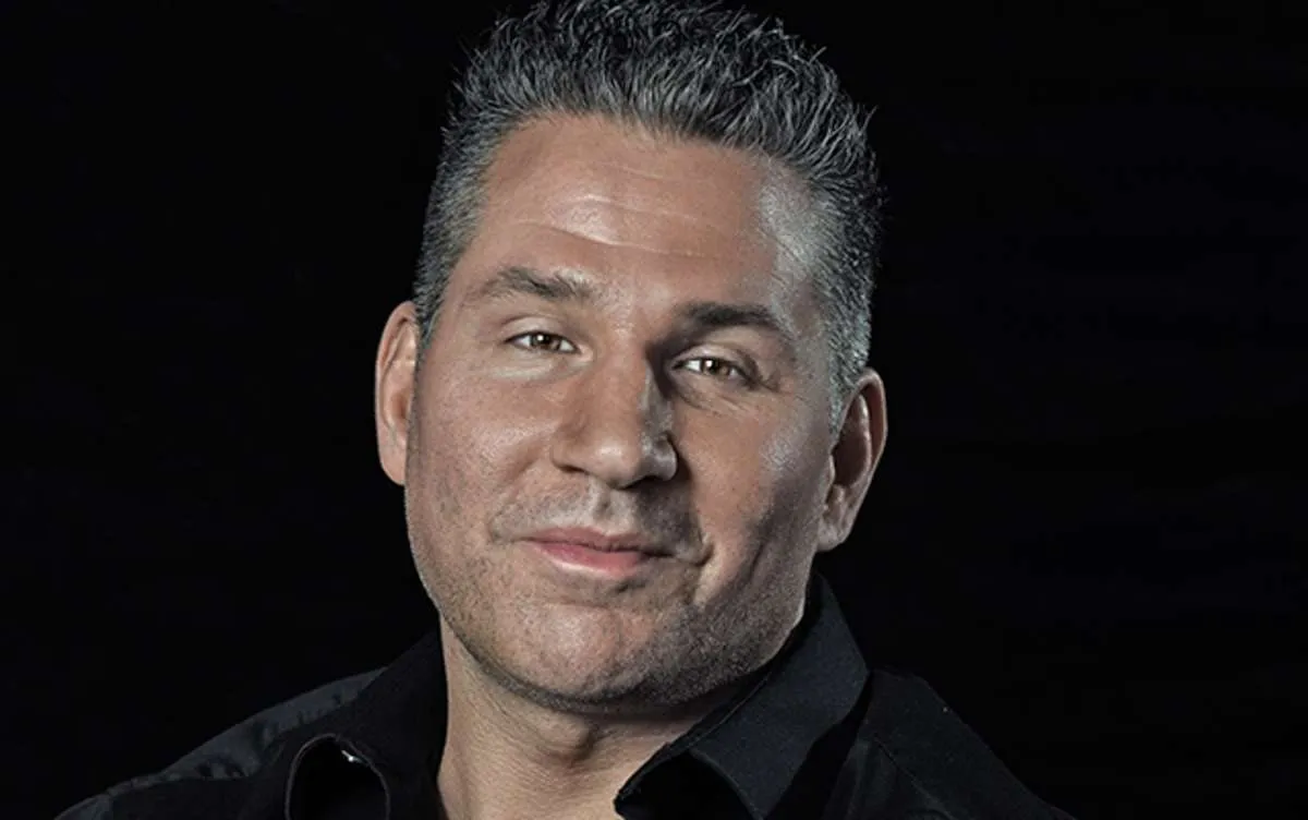 Headshot of Mike Vecchione